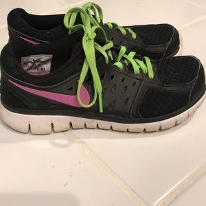 Nike sneakers sz 5.5